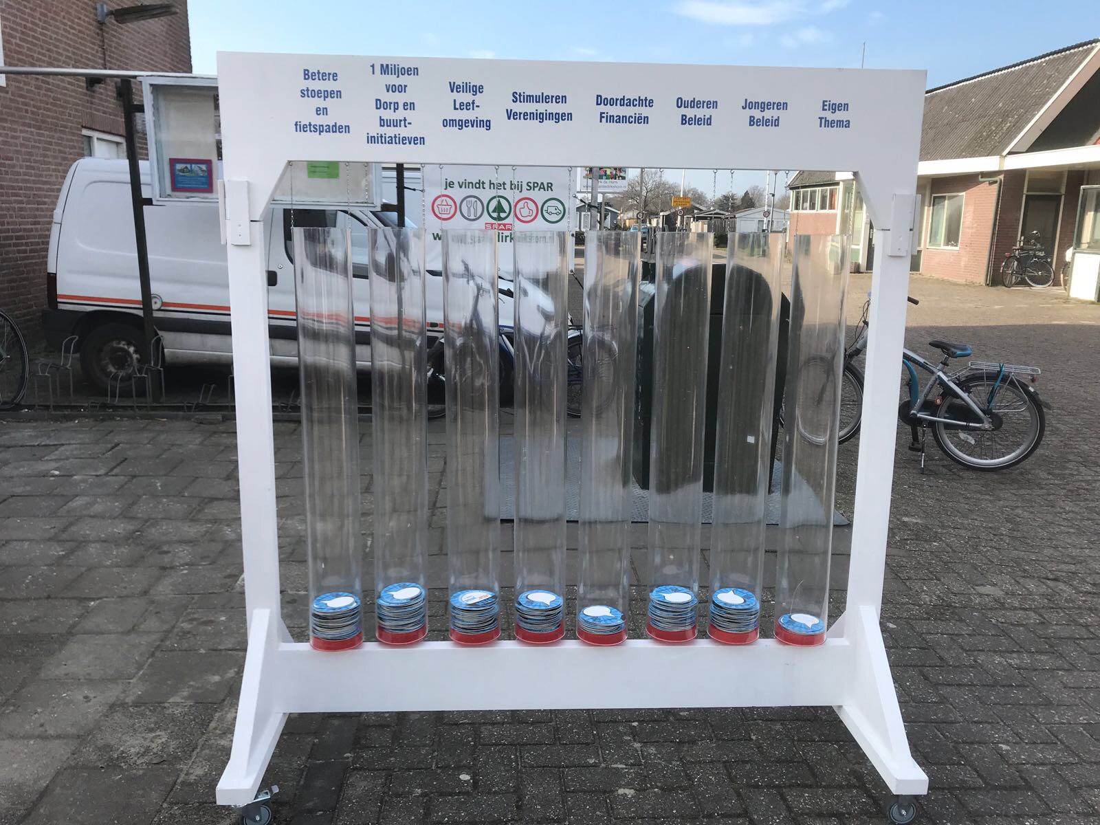 lijsttrekker Hans Kröger heeft goede gesprekken in Dirkshorn